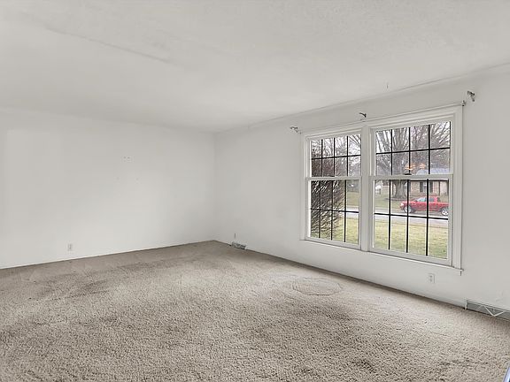 3rd image of 10806 E Lakeshore Dr