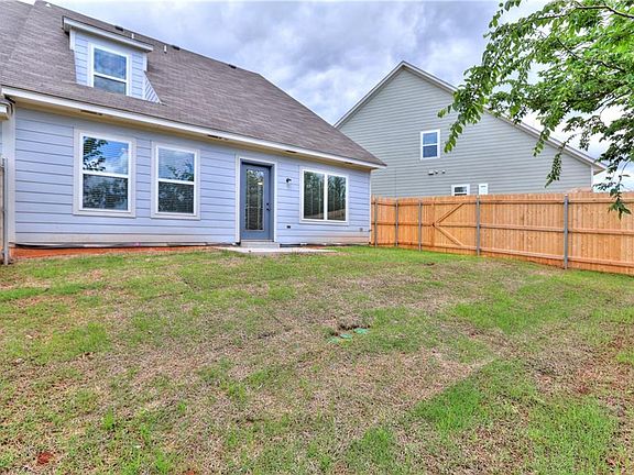 3rd image of 17600B Hampton Park Dr