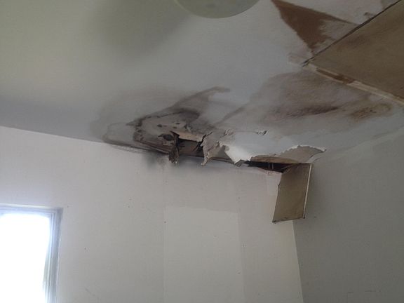 3rd image of 476 NW Ravenswood Lane