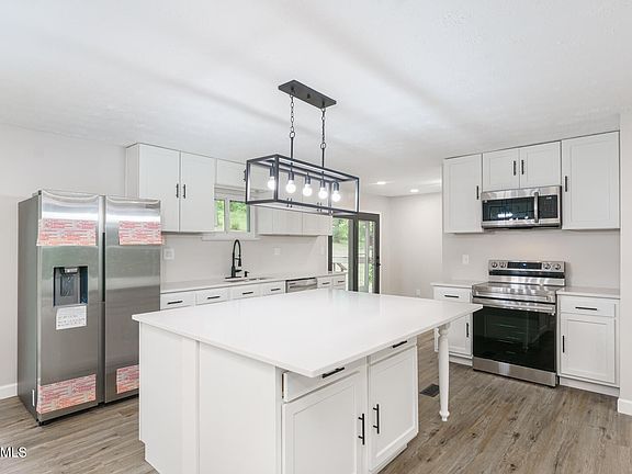 4th image of 3120 Valley Grove Ln