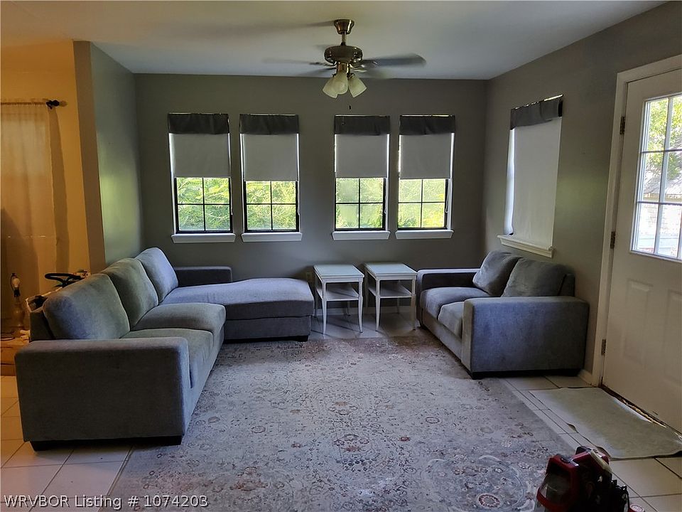2nd image of 614 N Dawson St