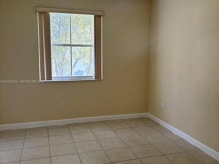 1568 SE 26th St #204 — Photo 15