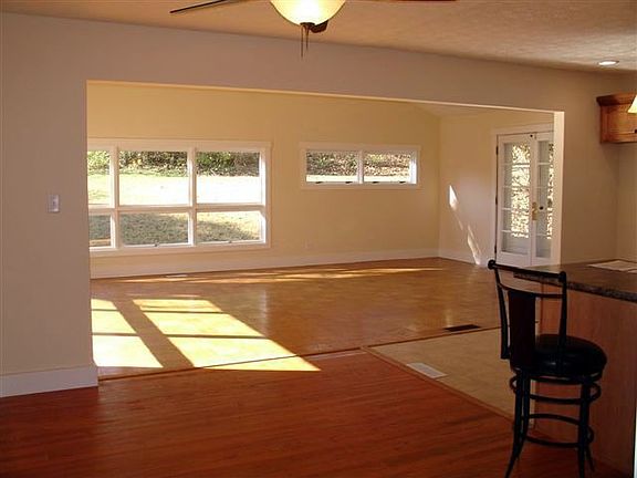dining and eat-in kitchen