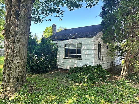 5th image of 1487 Lake View Ave