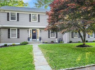 28 Old Rock Ln, Norwalk, CT 06850