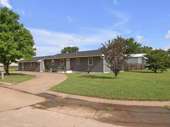 927 E Woodsway St, Wellington, KS 67152