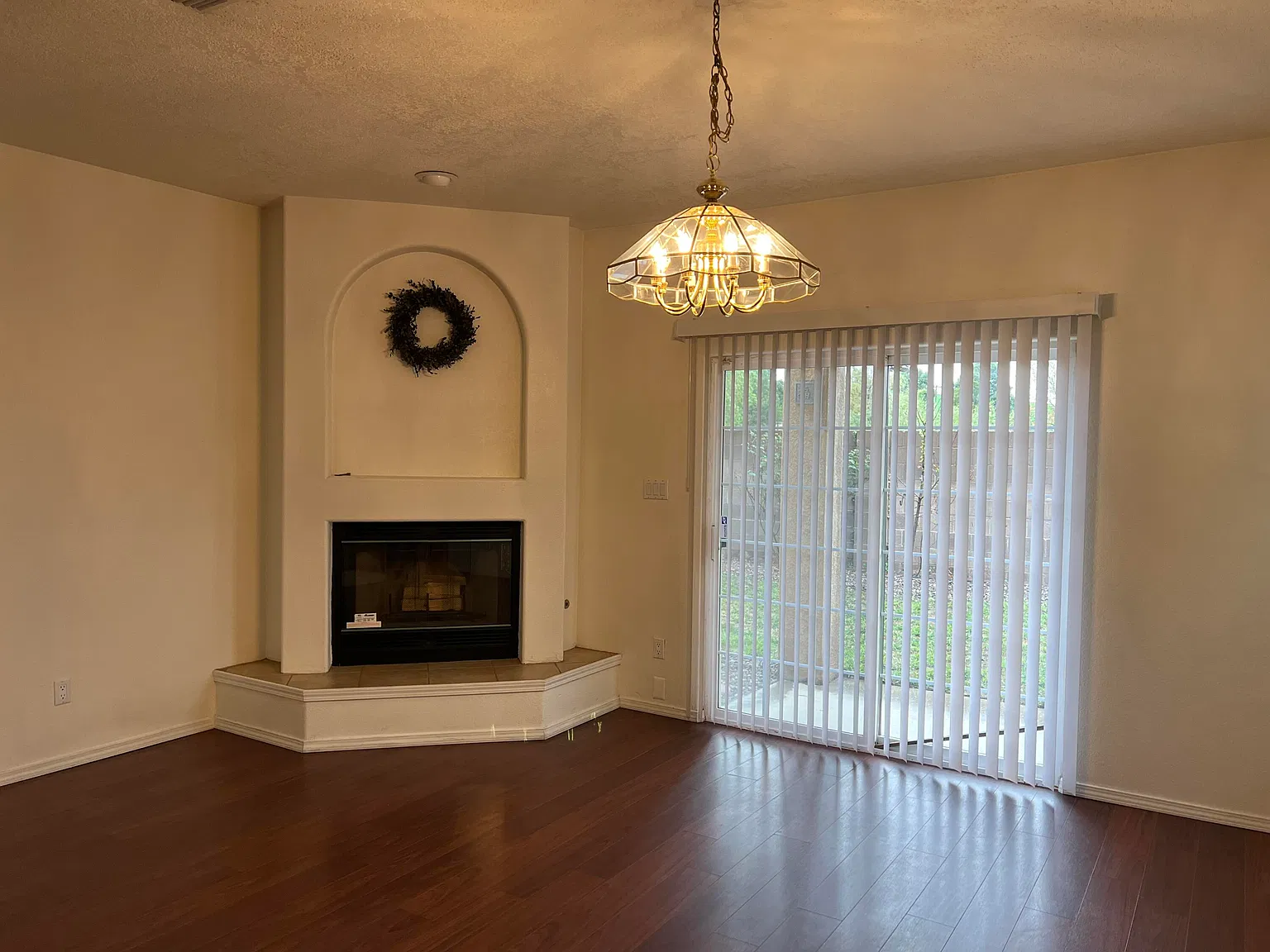 4 bed, 2.5 bath, 2045 sqft, $2,500 — Photo 4