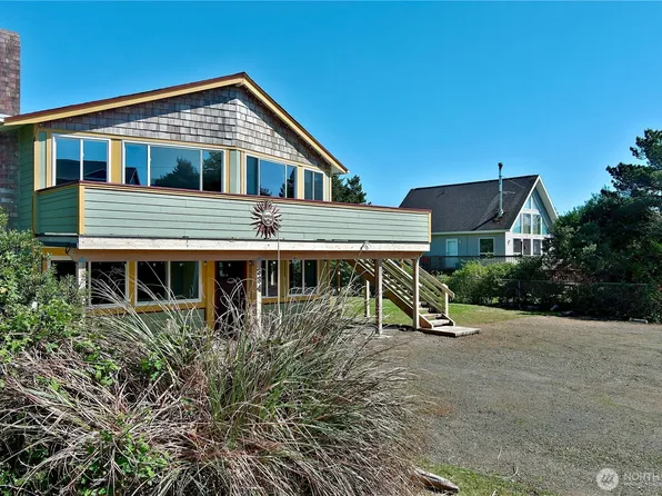 334 Sand Dune Avenue NW, Ocean Shores, WA 98569