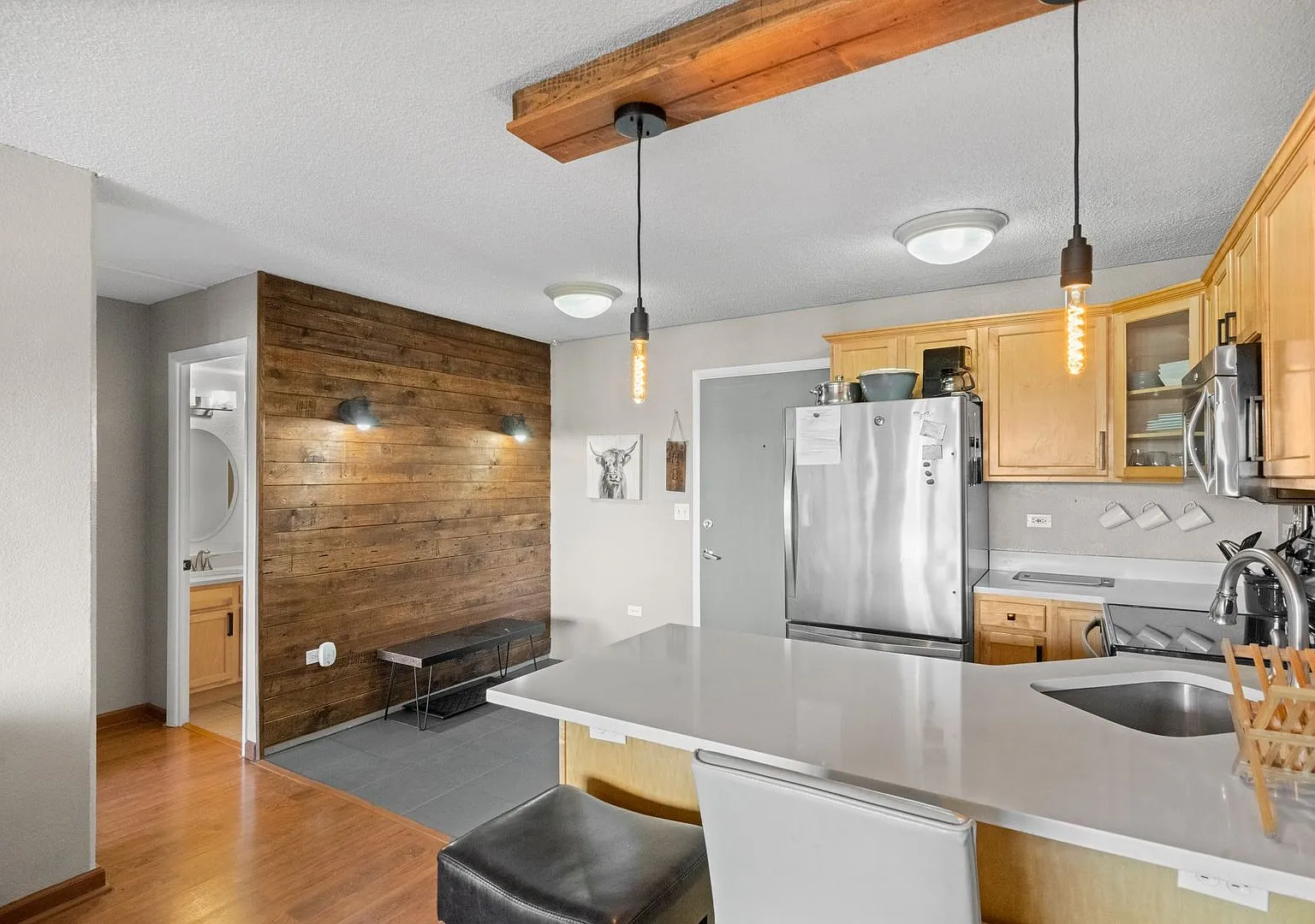 1BR/1Bath with Stunning City and Mountain Views 11th floor Condo in Gov Park — Photo 4