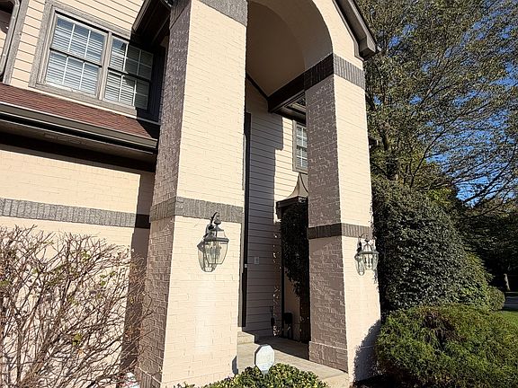 5th image of 8917 Admirals Bay Dr