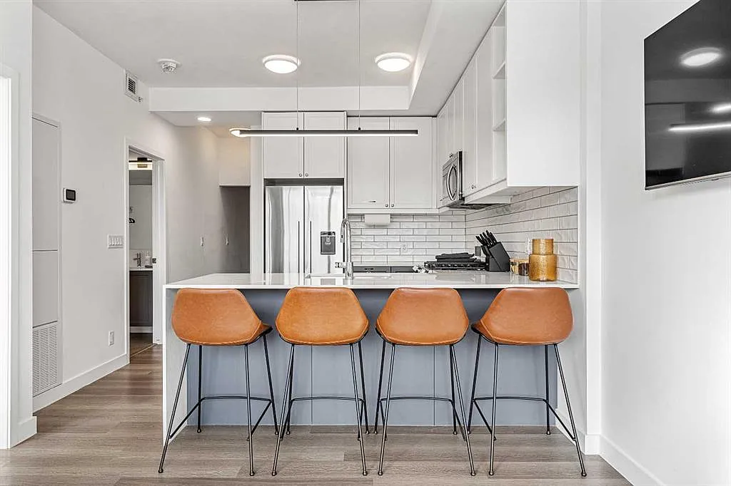 2 bed, 1.0 bath, 615 sqft, $1,950 — Photo 2