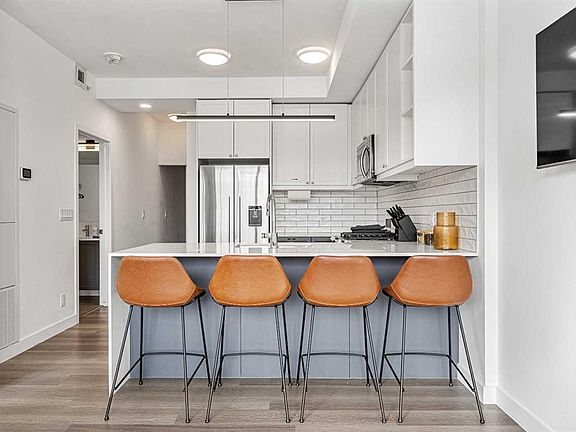 2nd image of 329 9a St NW