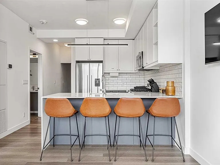 329 9a St NW — Photo 2
