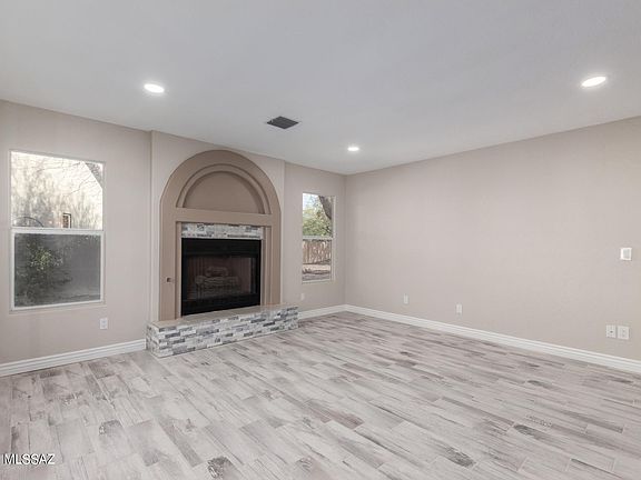 4th image of 10982 N Black Canyon Ct