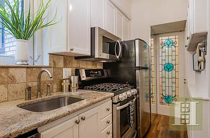 4th image of 40 W 67th St APT 8C