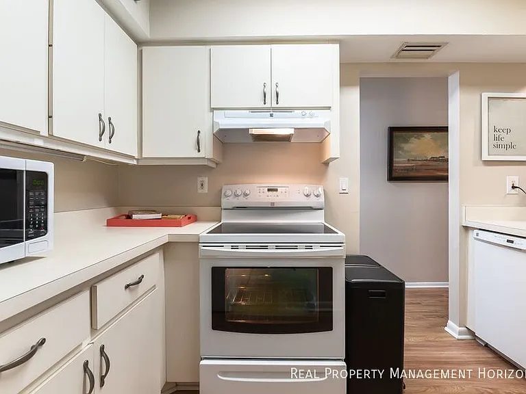 2121 Wood St #230G — Photo 10