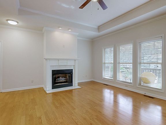 4th image of 416 Country Club Ct