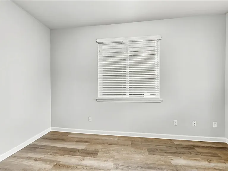 7621 Kodiak Ave NE — Photo 3