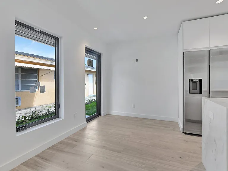 1361 SE 4th St #3 — Photo 12
