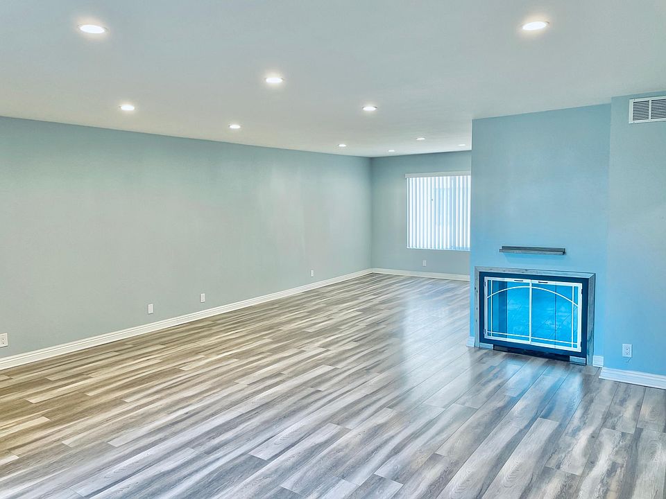 Spacious living and dining area