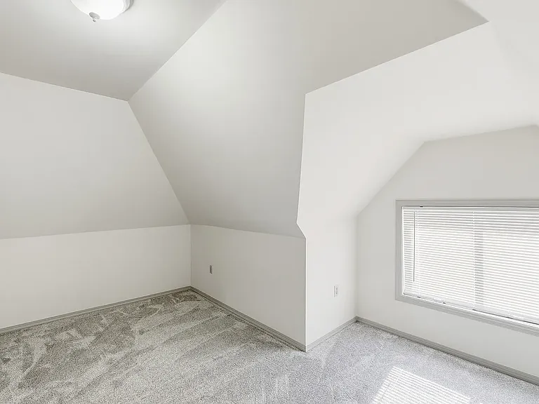 1204 W 2nd St N — Photo 6