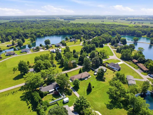 8 Meridian Dr, Hartford City, IN 47348