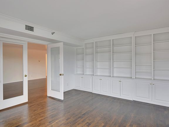 4th image of 110 Bank St SE APT 1702