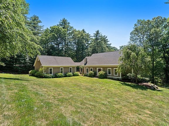 3rd image of 430 Mashapaug Rd