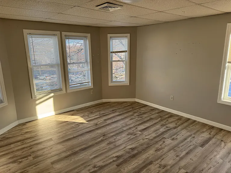 30-32 Margin St #2 — Photo 18