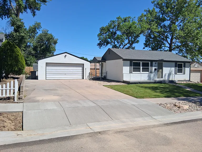 1504 Zuni Rd — Photo 2