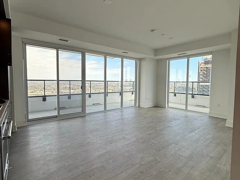 10 Inn On The Park Dr #2204 — Photo 2