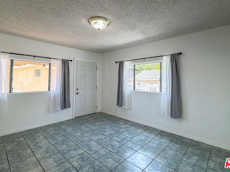 3331 1/2 City Terrace Dr — Photo 8