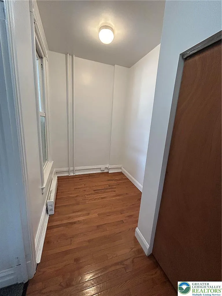 3 bed, 1000 sqft, $1,800 — Photo 4