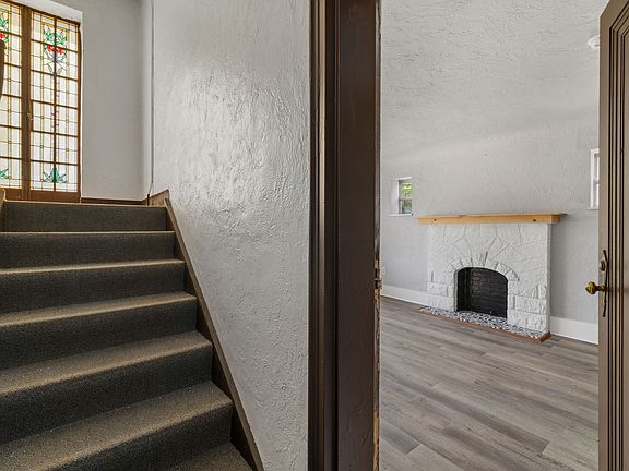 3rd image of 270 Beverly Rd APT 4