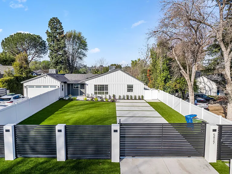 5827 Jumilla Ave — Photo 38