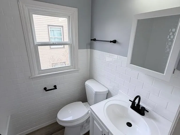 1568 Sunset Ave — Photo 9