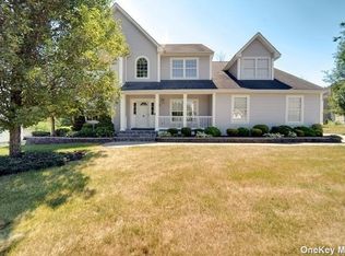 35 Camelot Dr, Warwick, NY 10990