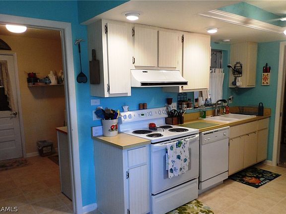 5th image of 5593 Trellis Ln #611