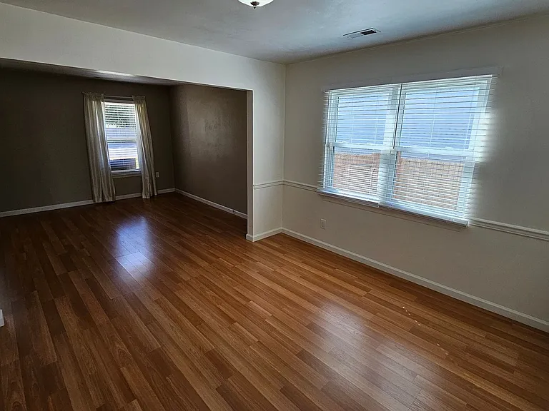 1605 Sinking Creek Dr — Photo 9