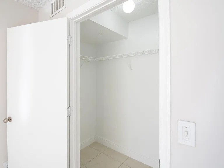 Legacy Lakeview — Photo 5
