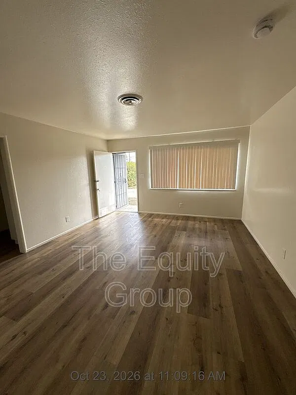 2 bed, 1.0 bath, 840 sqft, $1,400 — Photo 2