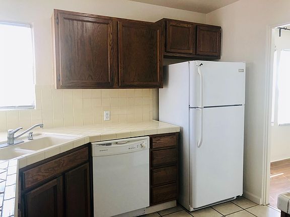 3rd image of 5155 Cass St