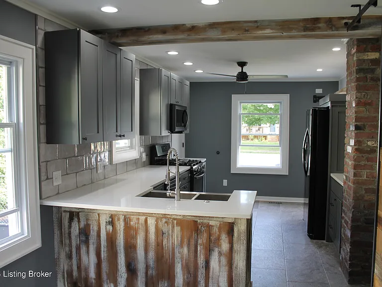 528 Harris Pl — Photo 1
