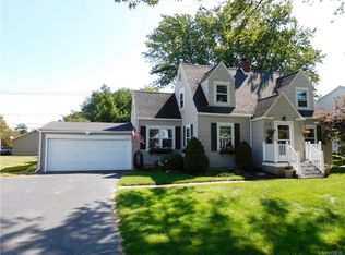 134 Harding Rd, Williamsville, NY 14221