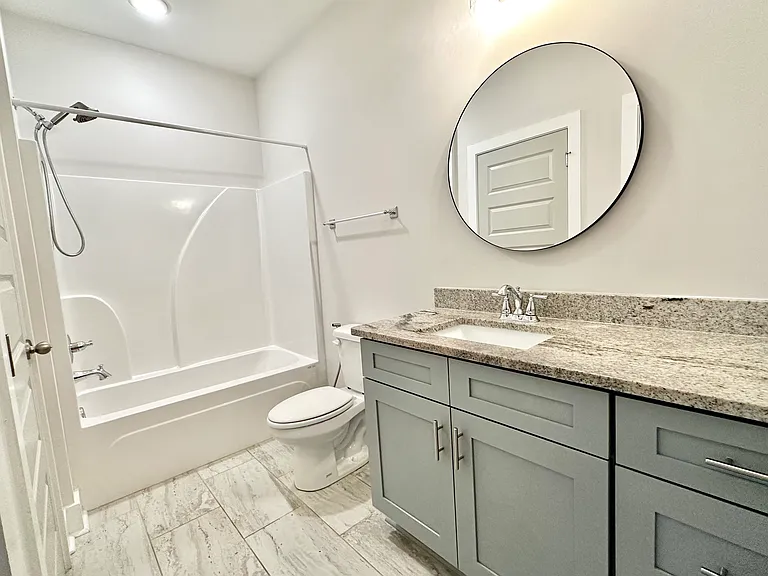 Guest Bath with tub/shower