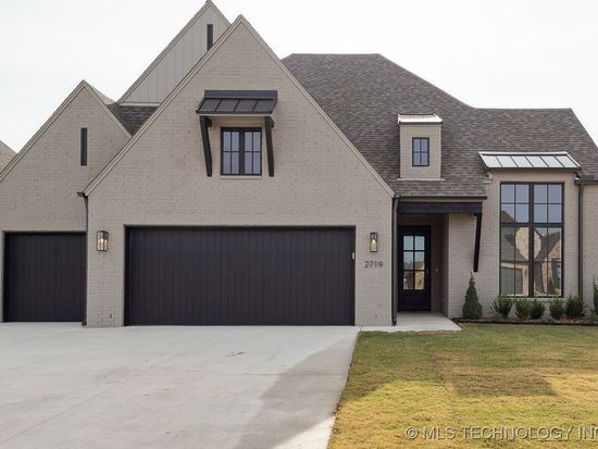 2719 W Van Buren Ct, Broken Arrow, OK 74011