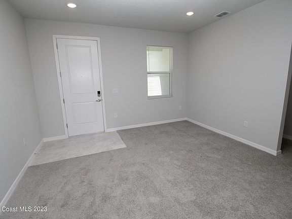 5th image of 743 Andrew St SE