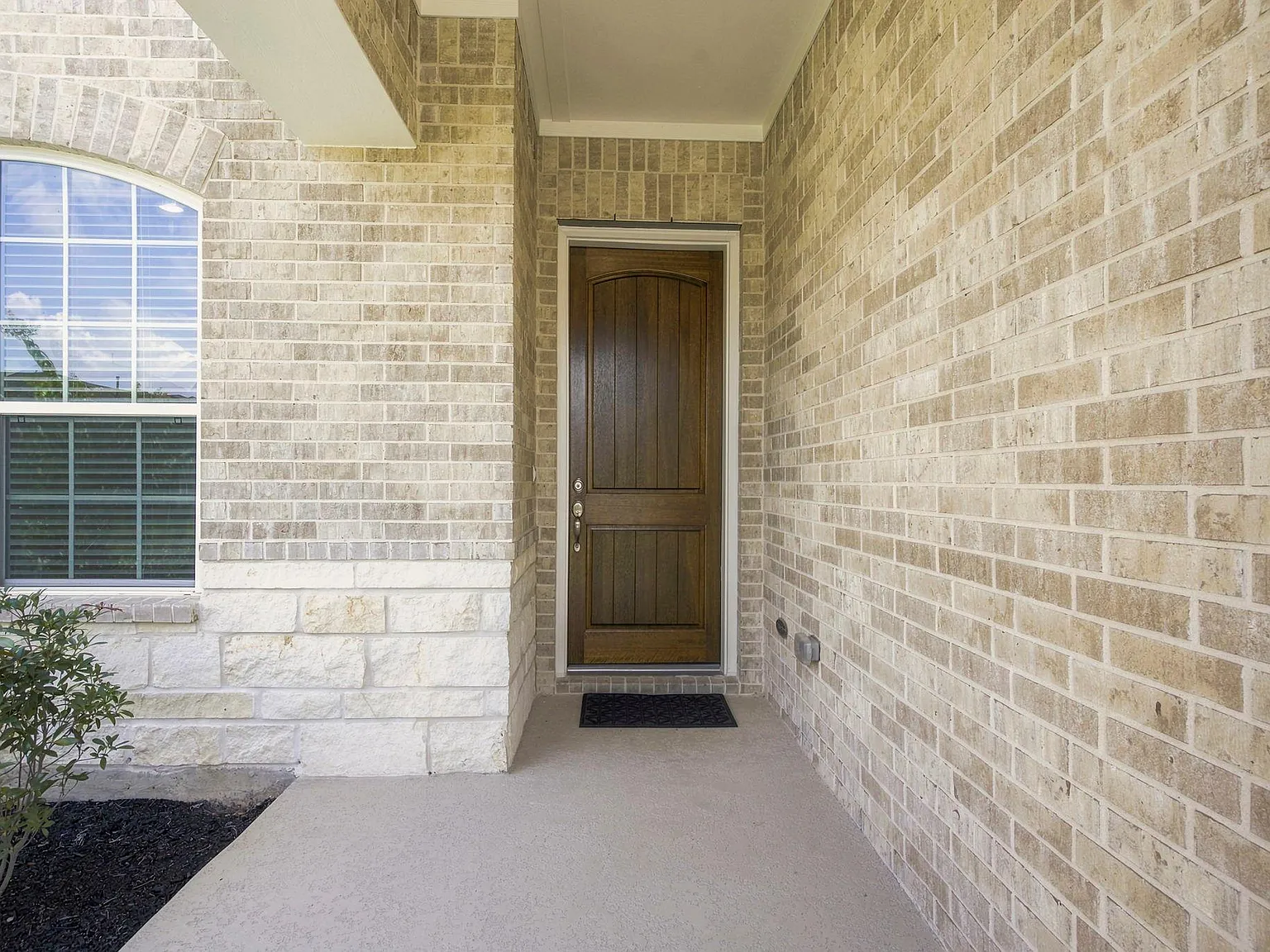 3 bed, 2.5 bath, 2294 sqft, $3,200 — Photo 4