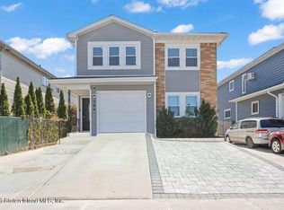 104 Amador St, Staten Island, NY 10303