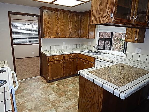 3rd image of 440 Grove Way